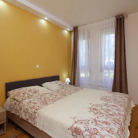 Laki アパート ズラティボール