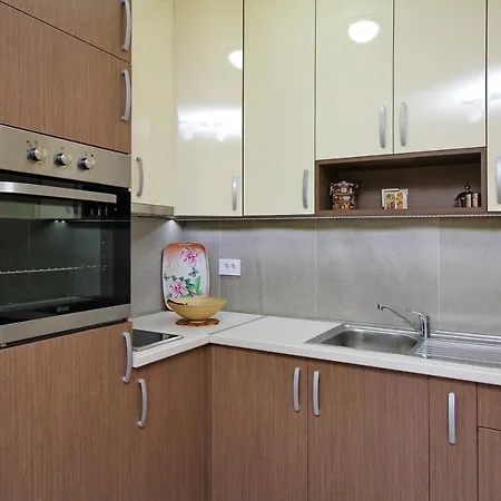 アパート Laki ズラティボール